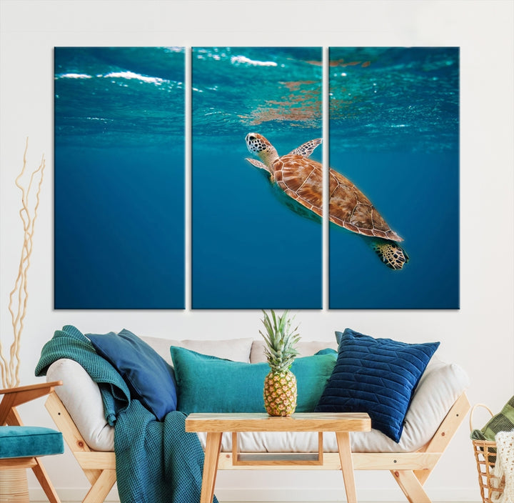 Bébé tortue dans l'océan Wall Art Impression sur toile