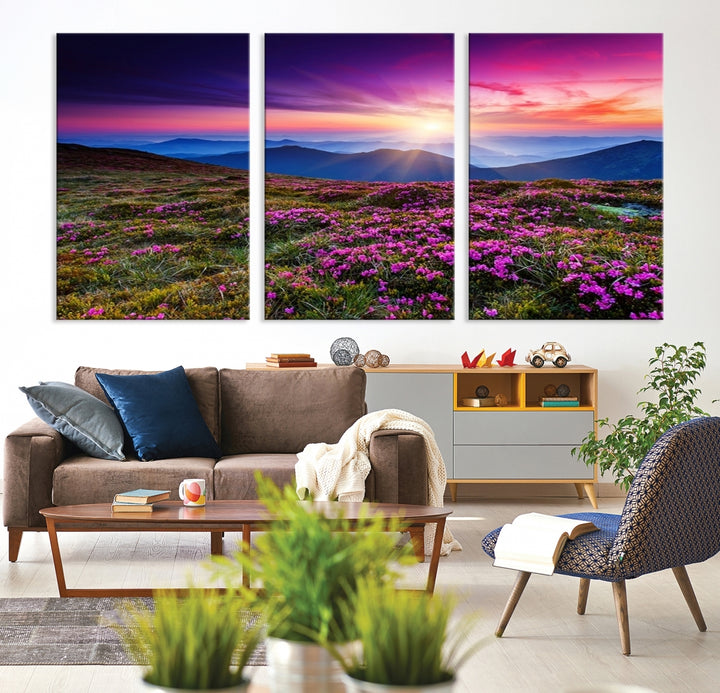 Impression sur toile de paysage d'art mural, fleurs violettes et montagnes derrière au coucher du soleil