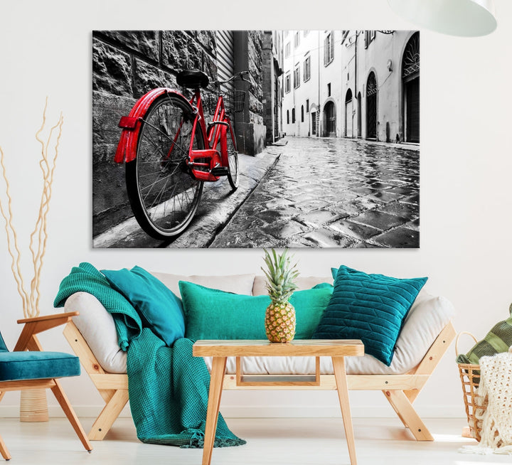 Impresión artística de pared en lienzo blanco y negro con bicicleta roja vintage en la calle