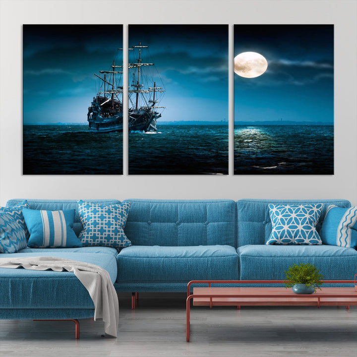 Lune et navire dans l'océan la nuit Impression sur toile