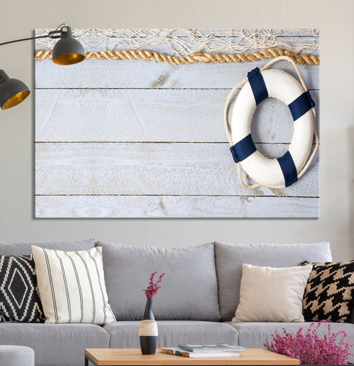 Fancy Lifebuoy sobre fondo de madera Lienzo impreso en lienzo para pared, enmarcado listo para colgar, obras de arte para sala de estar, dormitorio, cocina, oficina, arte náutico imprimible, fotografía colorida, arte marino