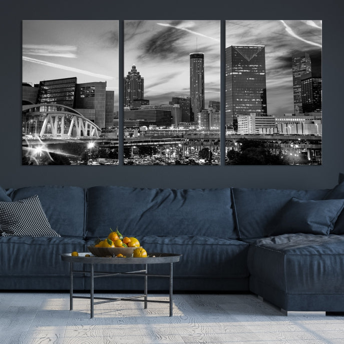 Art mural en noir et blanc avec horizon nuageux de la ville d'Atlanta