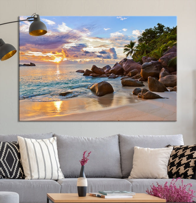 Coucher de soleil sur la plage d'une île tropicale Impression sur toile