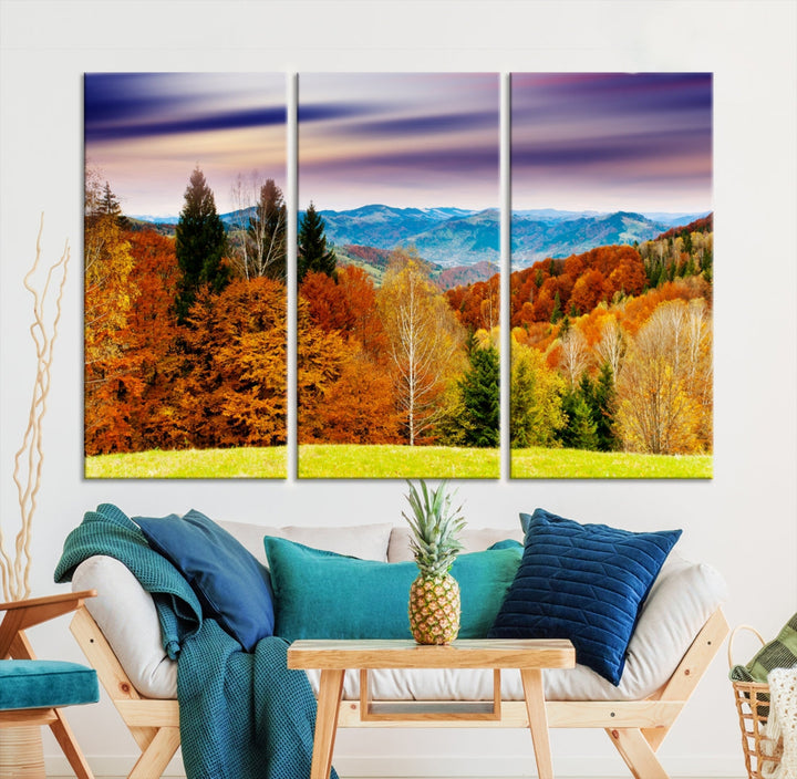 Impresión de lienzo de paisaje de arte de pared extra grande: suelo verde claro, bosque colorido, montañas azules y cielo púrpura al atardecer