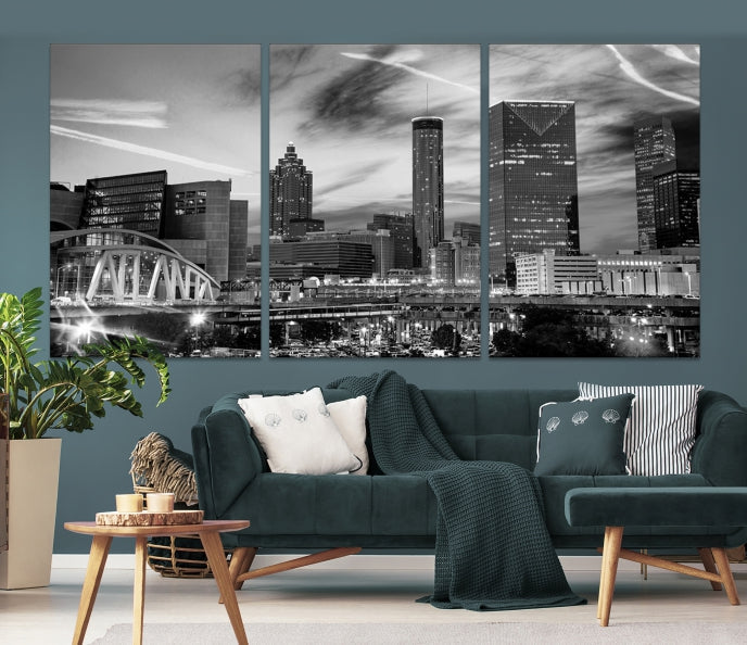 Art mural en noir et blanc avec horizon nuageux de la ville d'Atlanta