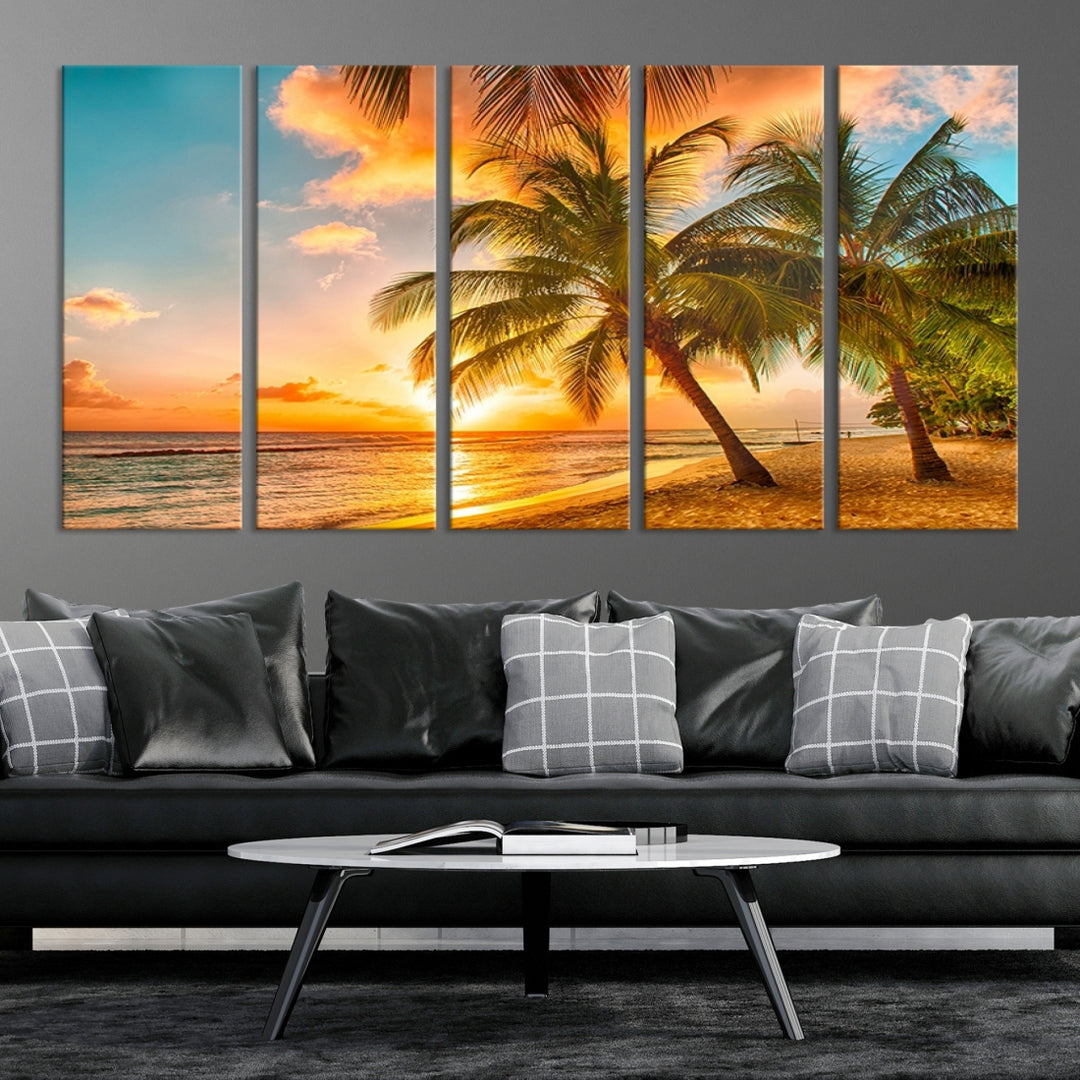 Toile d’art mural Beaux palmiers sur la plage au coucher du soleil