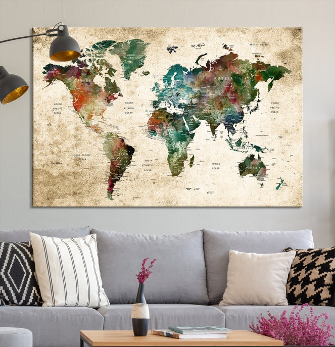 Lienzo Grande Mapa mundial con alfiler de colores sobre fondo manchado de grunge