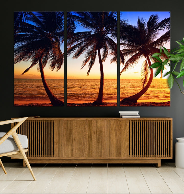 Lienzo decorativo para pared grande con palmeras curvas al atardecer en la playa