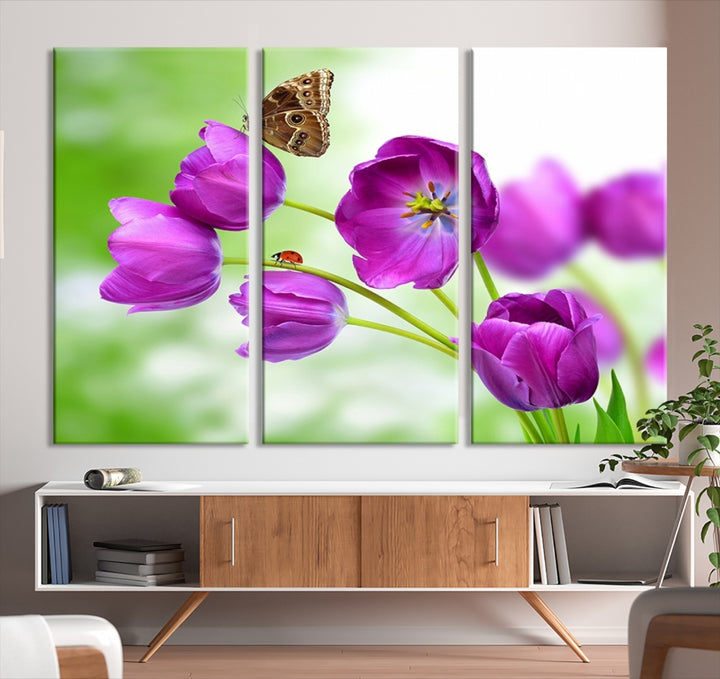 Lienzo floral con diseño floral de tulipanes morados, mariposas y mariquitas