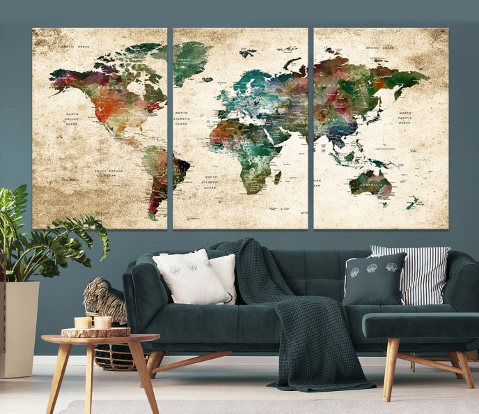 Lienzo Grande Mapa mundial con alfiler de colores sobre fondo manchado de grunge